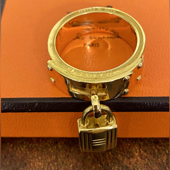 💯AUTHENTIC HERMES KELLY CADENA MOTIF SCARF RING W/BOX - SIZE 9.5 - Picture 6 of 14